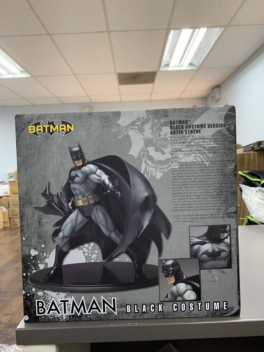 Batman Black Costume - Kotobukiya (Justice League ArtFX) action figure collectible [Barcode 603259027387] - Main Image 3