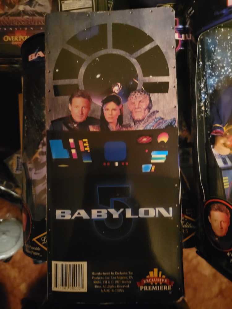 G’Kar - Exclusive Premiere (Babylon 5) action figure collectible [Barcode 611385200024] - Main Image 3