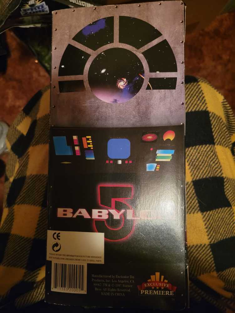 BABYLON 5 Marcus Cole - Exclusive Premiere (Babylon 5) action figure collectible [Barcode 611385200055] - Main Image 2