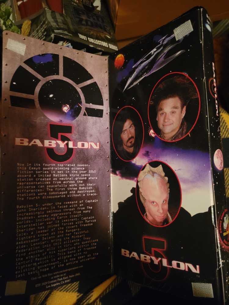 BABYLON 5 Marcus Cole - Exclusive Premiere (Babylon 5) action figure collectible [Barcode 611385200055] - Main Image 3