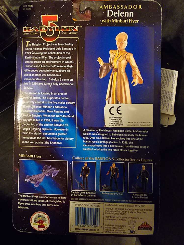 Babylon 5- Delenn (Gold Outfit) - Exclusive Premiere (Babylon 5) action figure collectible [Barcode 611385200192] - Main Image 2