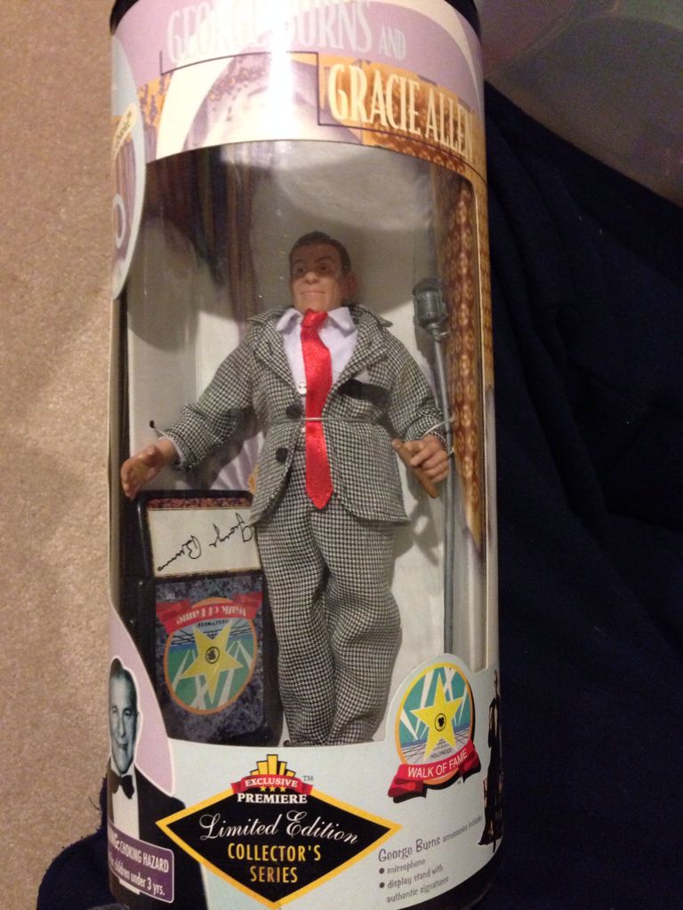 George Burns - Exclusive Premiere action figure collectible [Barcode 611385230007] - Main Image 2