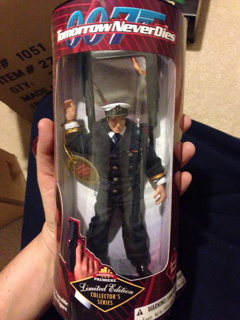 James Bond-Tomorrow Never Dies - Exclusive Premiere (Tomorrow Never Dies) action figure collectible [Barcode 611385280125] - Main Image 2