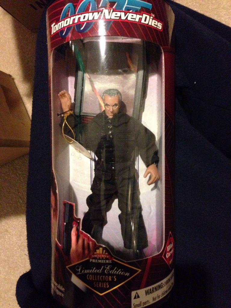 Elliot Carver - Exclusive Premiere (Tomorrow Never Dies) action figure collectible [Barcode 611385280132] - Main Image 2