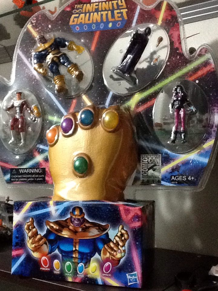 SDCC THANOS INFINITY GAUNTLET - Hasbro (Marvel Legends Series Prop Replica) action figure collectible [Barcode 630509253197] - Main Image 2