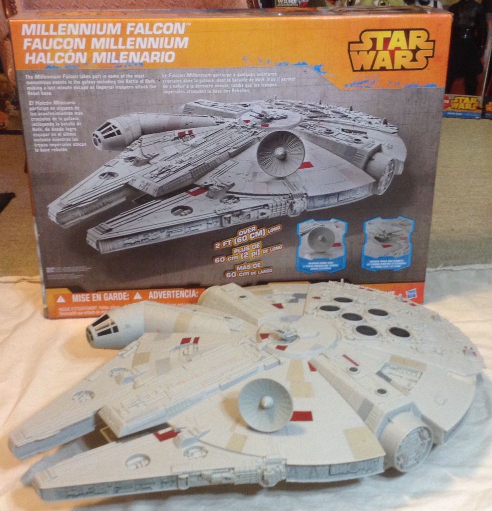Millennium Falcon - Hasbro (Star Wars) action figure collectible [Barcode 630509261284] - Main Image 2
