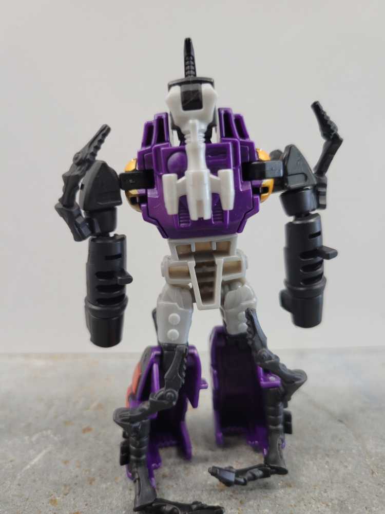 Bombshell (CW) - Hasbro (Transformers: Combiner Wars) action figure collectible [Barcode 630509274062] - Main Image 3