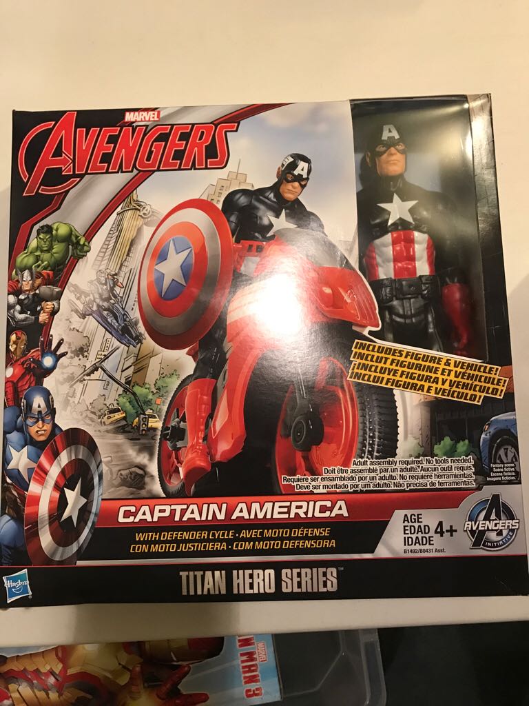 Captain America  action figure collectible [Barcode 630509280186] - Main Image 1