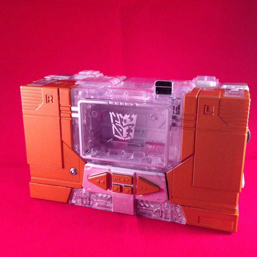 Soundwave With Buzzsaw, Laserbeak, Frenzy And Rumble Year Of The Goat - Hasbro (Masterpiece) action figure collectible [Barcode 630509281626] - Main Image 2
