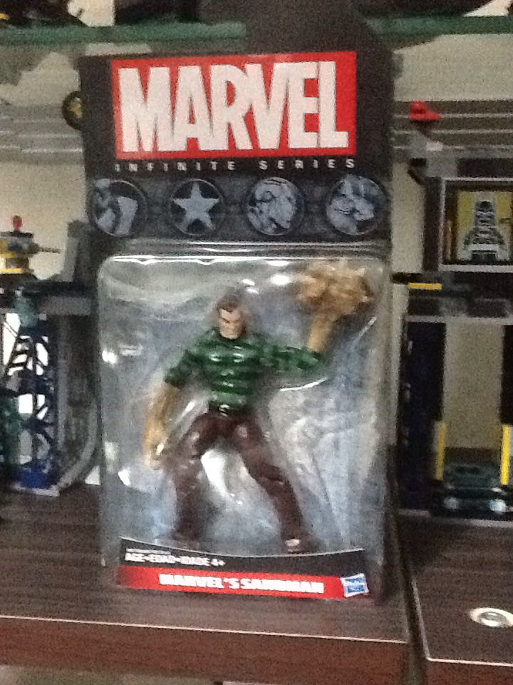 Electronic Dilophosaurus DIPINTO - Jurassic World Classic Line