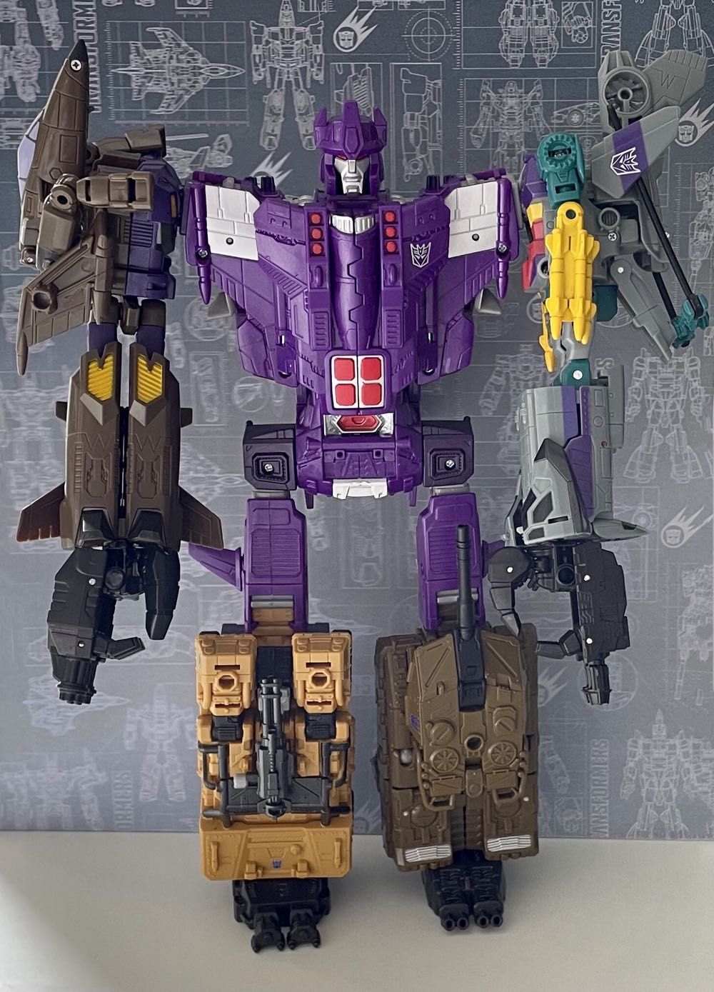 Transformers Combiner Wars Cyclonus - Hasbro (Transformers Combiner Wars) action figure collectible [Barcode 630509298334] - Main Image 3