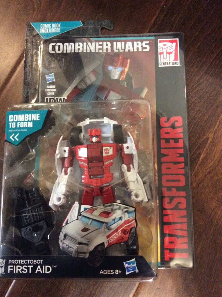 First Aid (Defensor) - Hasbro (Deluxe Class) action figure collectible [Barcode 630509298419] - Main Image 1