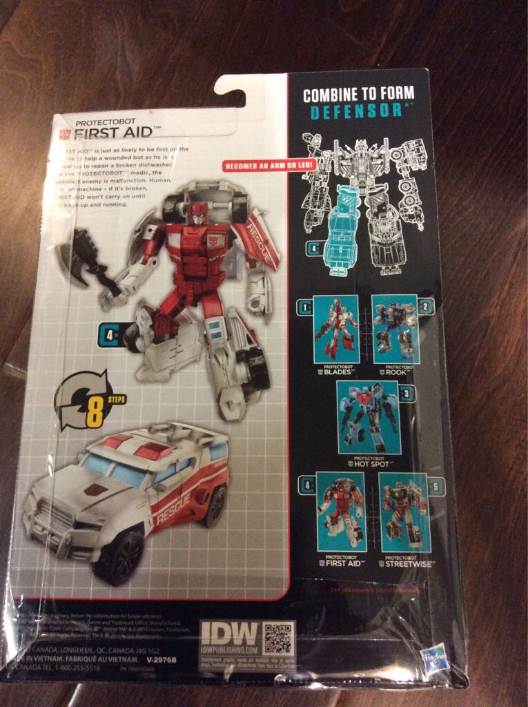 First Aid (Defensor) - Hasbro (Deluxe Class) action figure collectible [Barcode 630509298419] - Main Image 2