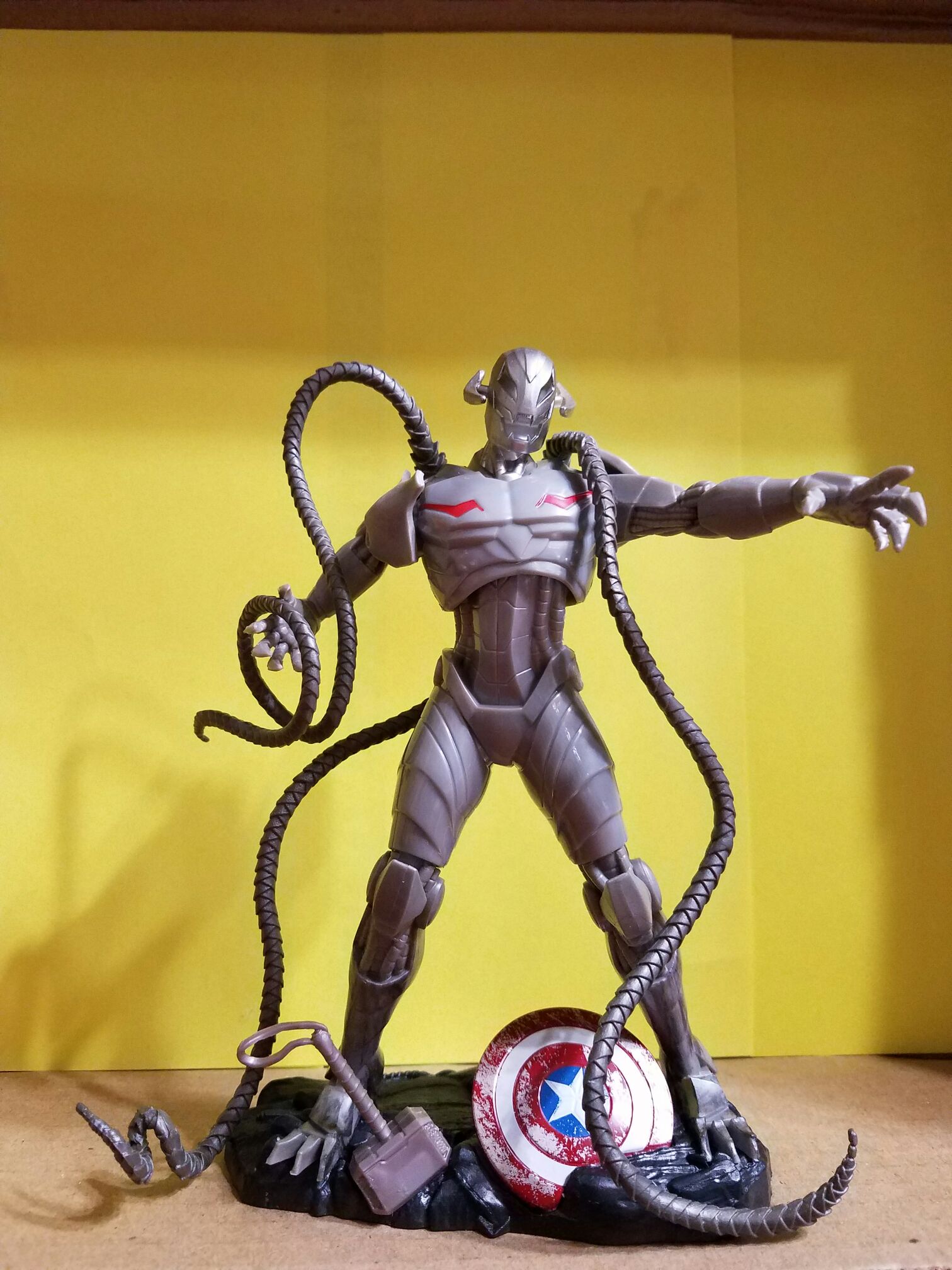 Ultron - Disney/Hasbro (MARVEL) action figure collectible [Barcode 630509330058] - Main Image 2