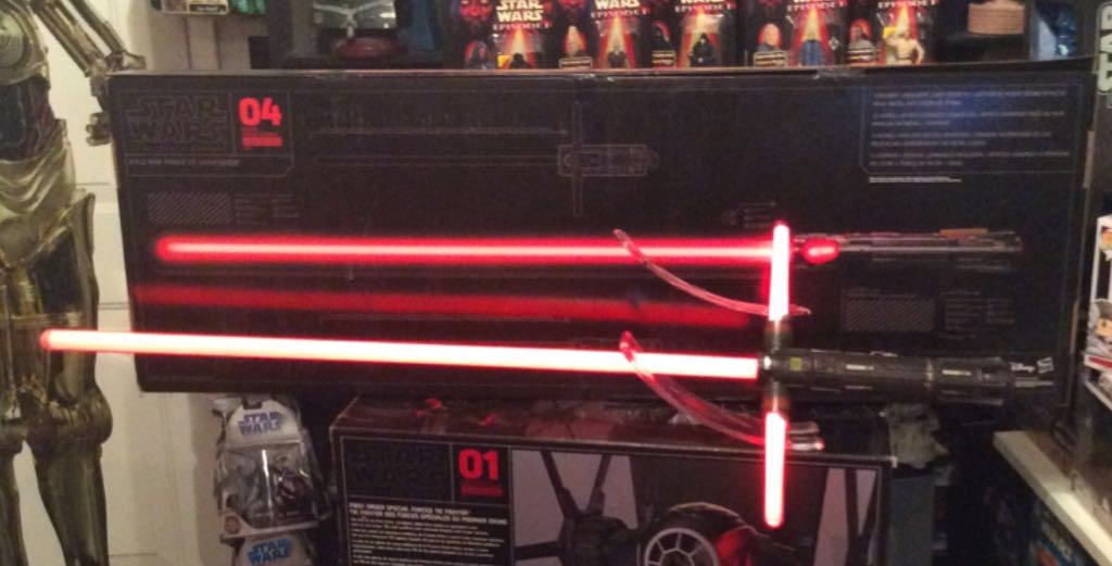 Kylo Ren Force FX Lightsaber - Hasbro (Black Series Replica) action figure collectible [Barcode 630509346691] - Main Image 2