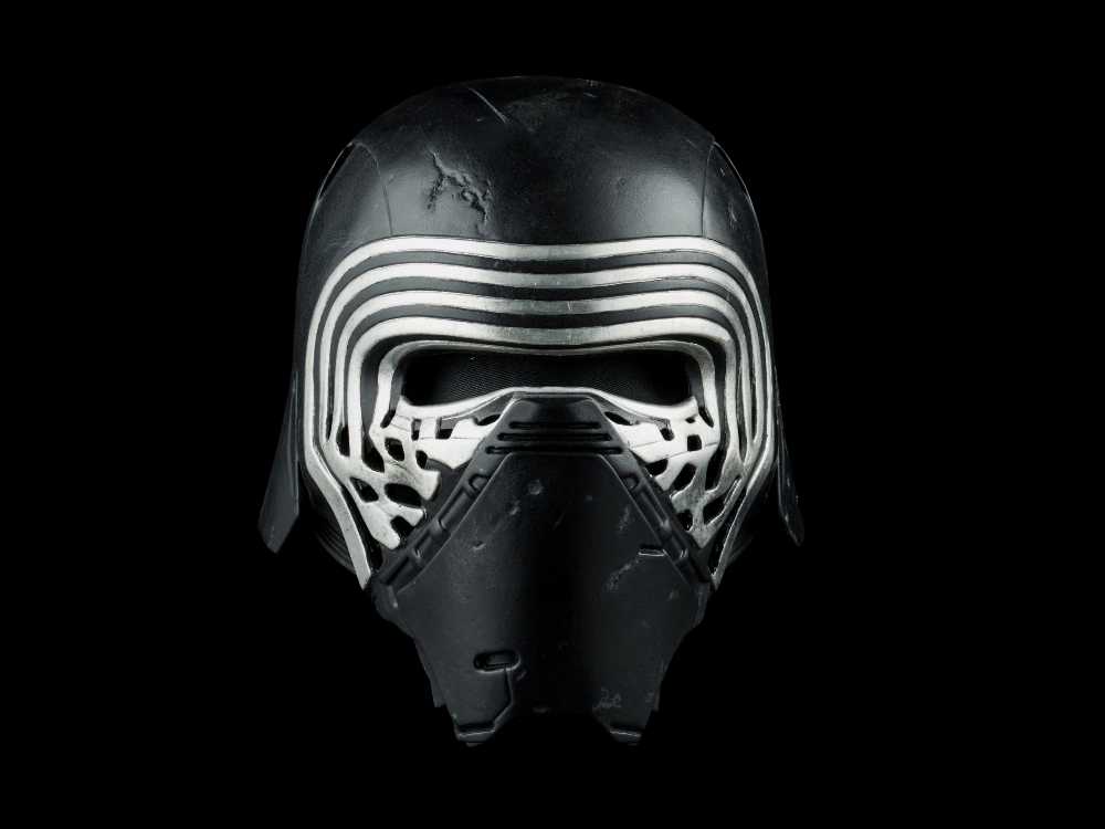 Kyle Ren Voice Changer Helmet (casco) - Hasbro (Black Series Replica) action figure collectible [Barcode 630509347209] - Main Image 2