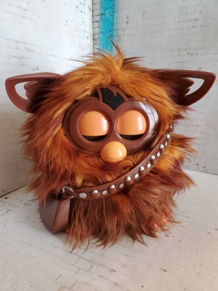 Furbacca - Hasbro (Furby) action figure collectible [Barcode 630509360376] - Main Image 3