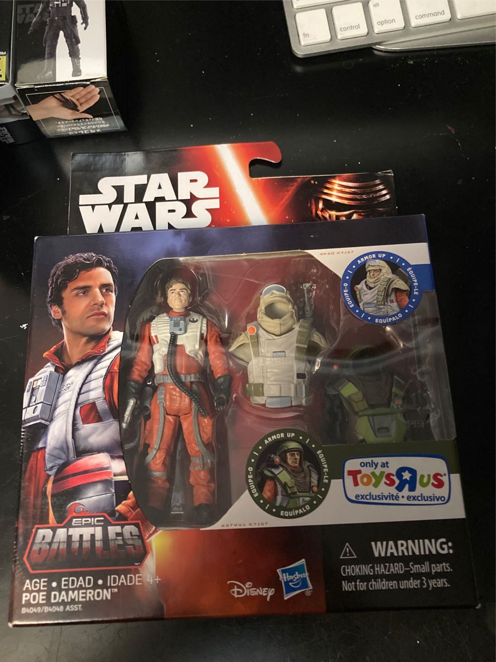 Poe Dameron / Epic Battles - Hasbro (TFA Armor Up) action figure collectible [Barcode 630509361526] - Main Image 3