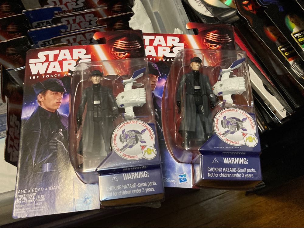 General Hux - Disney/Hasbro (The Force Awakens) action figure collectible [Barcode 630509371457] - Main Image 3