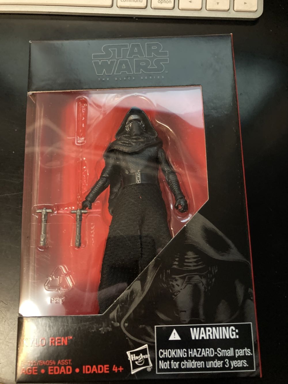 Kylo Ren - Hasbro (Star Wars The Black Series 3.75”) action figure collectible [Barcode 630509371686] - Main Image 3