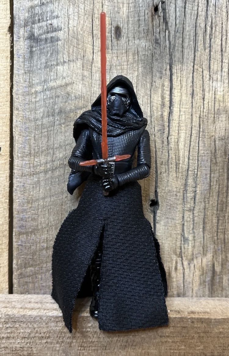 Kylo Ren - Hasbro (Star Wars The Black Series 3.75”) action figure collectible [Barcode 630509371686] - Main Image 4