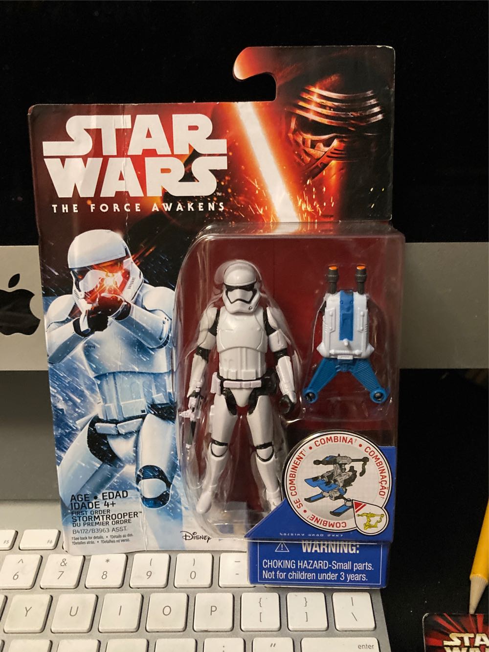 First Order Stormtrooper (The Force Awakens) - Hasbro (Star Wars) action figure collectible [Barcode 630509371907] - Main Image 3