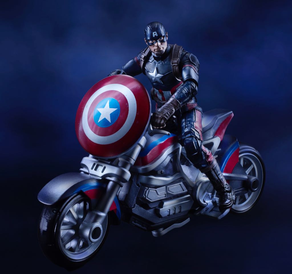 Captain America: Civil War - Captain America w/ Motorcycle - Hasbro (Marvel’s Avengers) action figure collectible [Barcode 630509396825] - Main Image 2