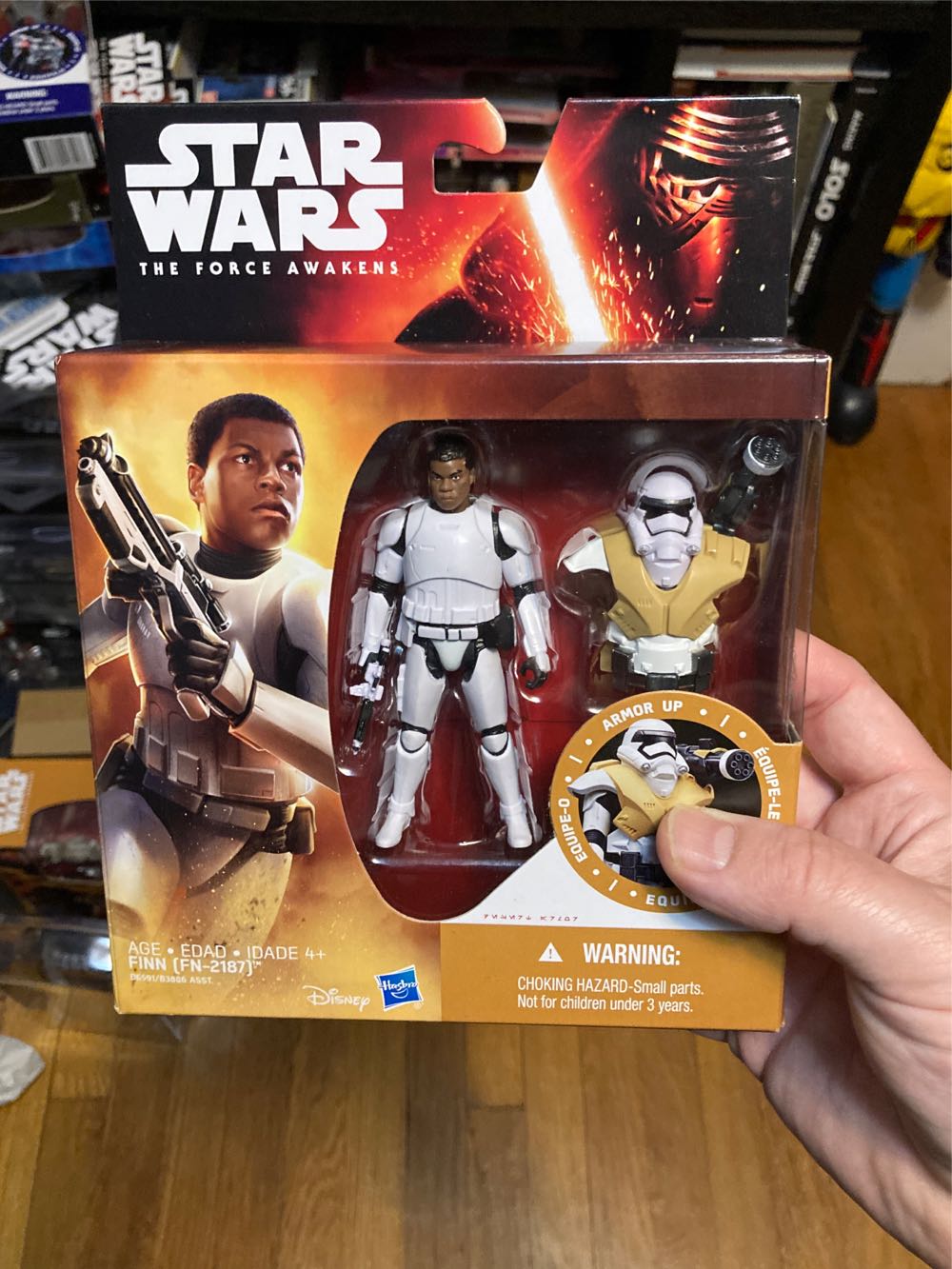 Finn (FN-2187) - Disney / Hasbro (Star Wars - The Force Awakens) action figure collectible [Barcode 630509407309] - Main Image 3