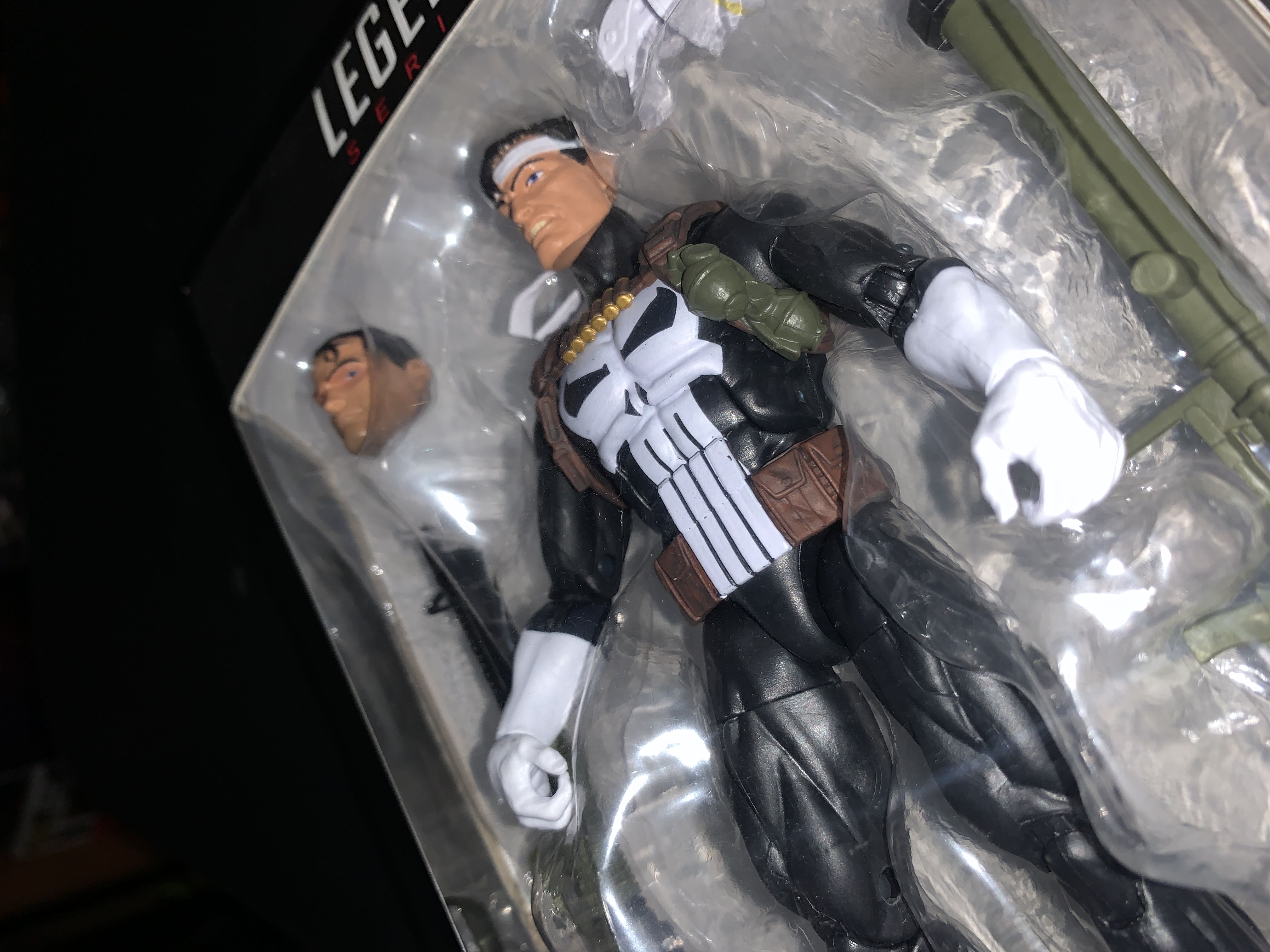 Marvel Legends Walgreens Exclusive Punisher - Hasbro (Marvel Legends) action figure collectible [Barcode 630509417490] - Main Image 3