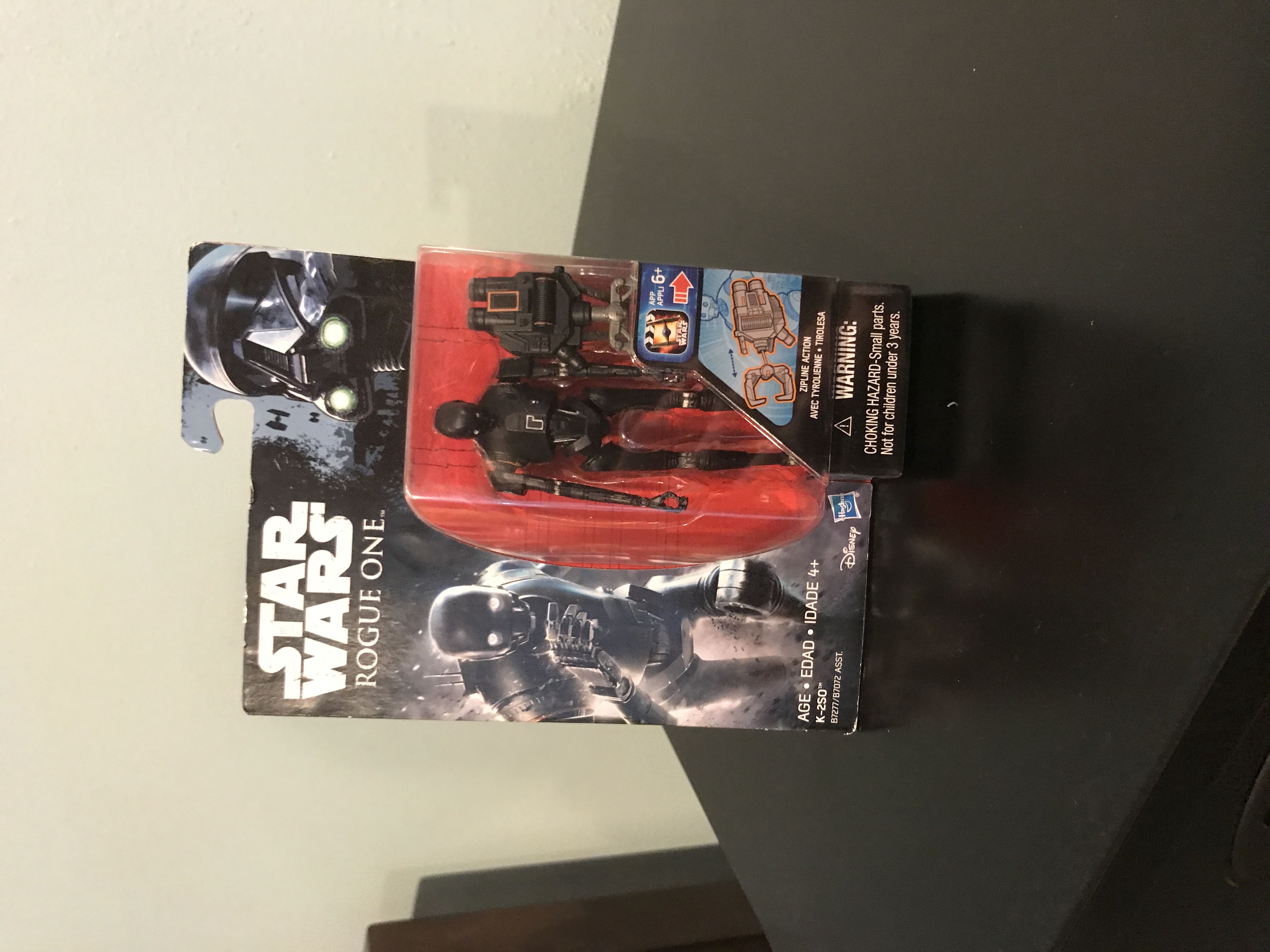 Luke Skywalker (Tatooine) with Landspeeder - Kenner / Hasbro (Star Wars) action figure collectible [Barcode 630509420438] - Main Image 3