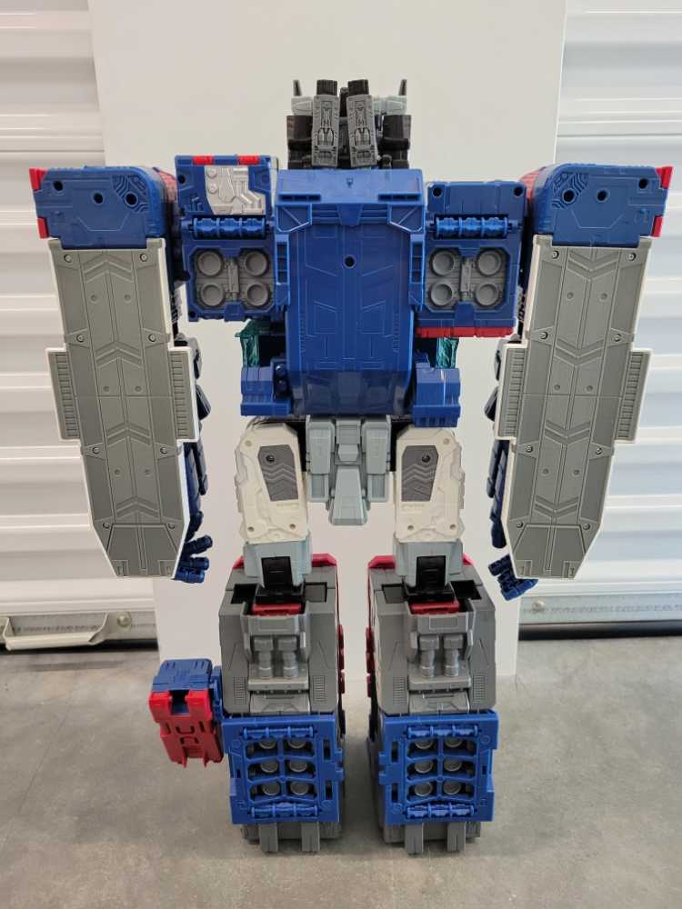 Fortress Maximus - Hasbro (The Transformers) action figure collectible [Barcode 630509424351] - Main Image 3