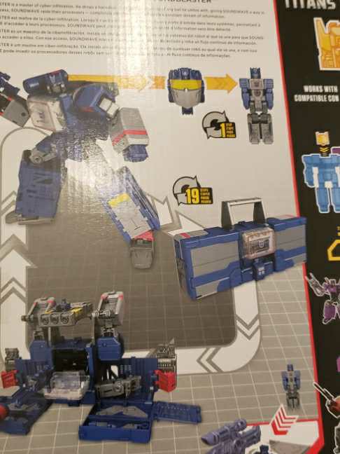 Transformers Titans Return Soundwave With Soundblaster - Hasbro (Transformers) action figure collectible [Barcode 630509451821] - Main Image 3