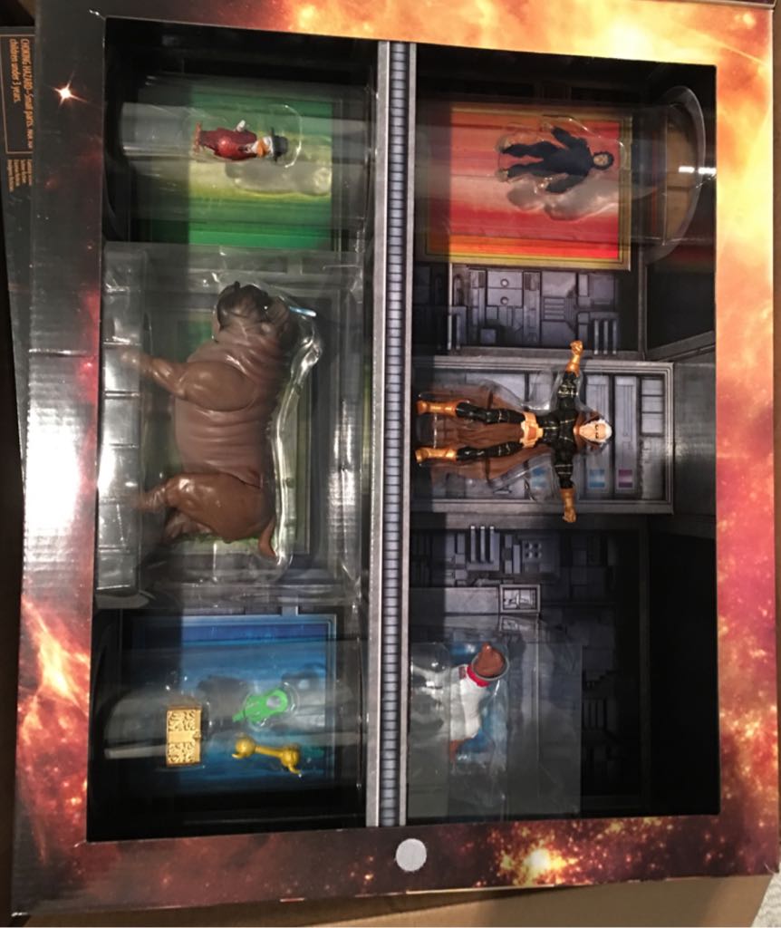 The Collector’s Vault (The Collector, Howard the Duck, Cosmo, Lockjaw & Moon Boy) - Hasbro (Marvel Comics) action figure collectible [Barcode 630509468782] - Main Image 2