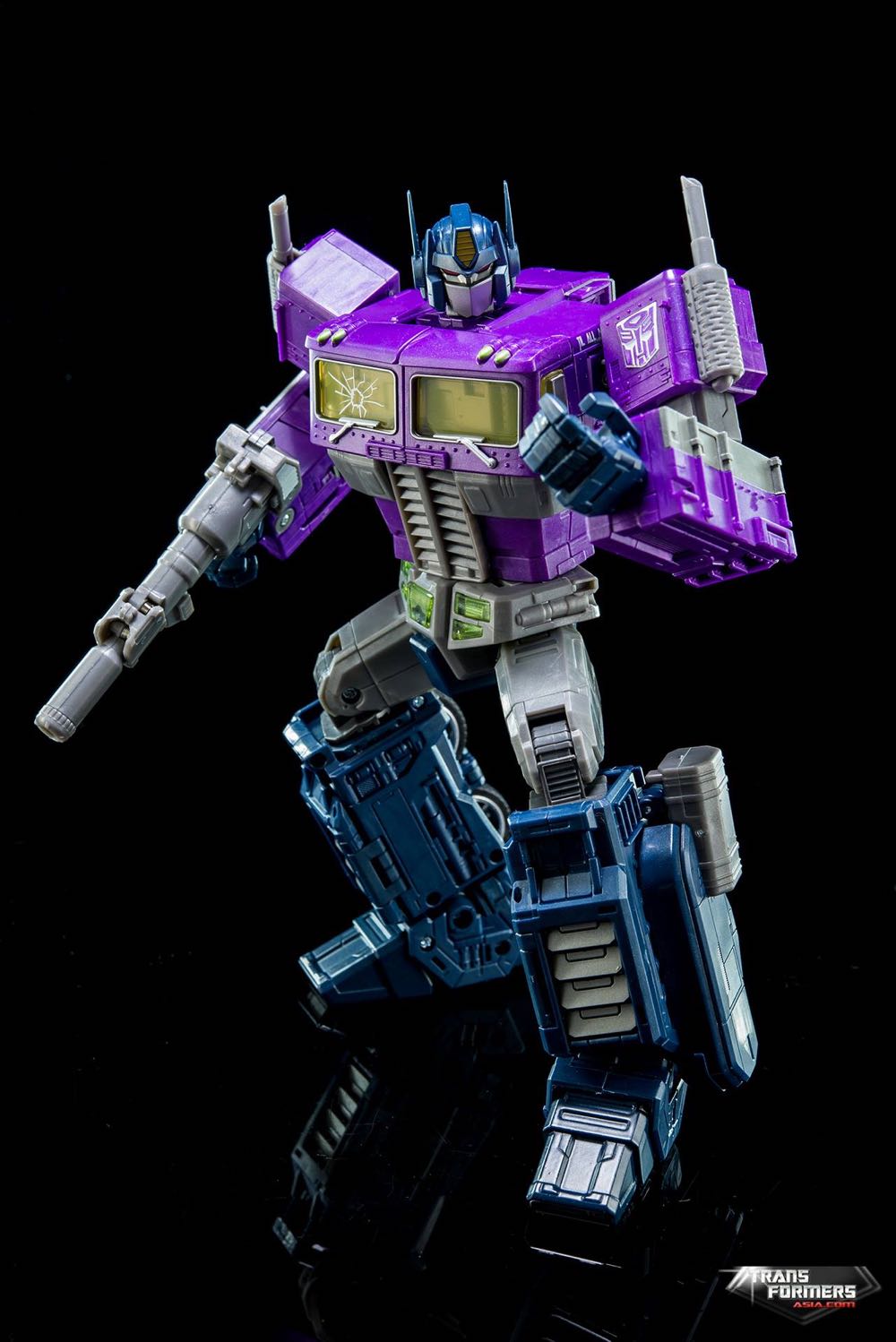 Optimus Prime - Shattered Glass - Hasbro (Masterpiece MP-10 Collection) action figure collectible [Barcode 630509503599] - Main Image 3
