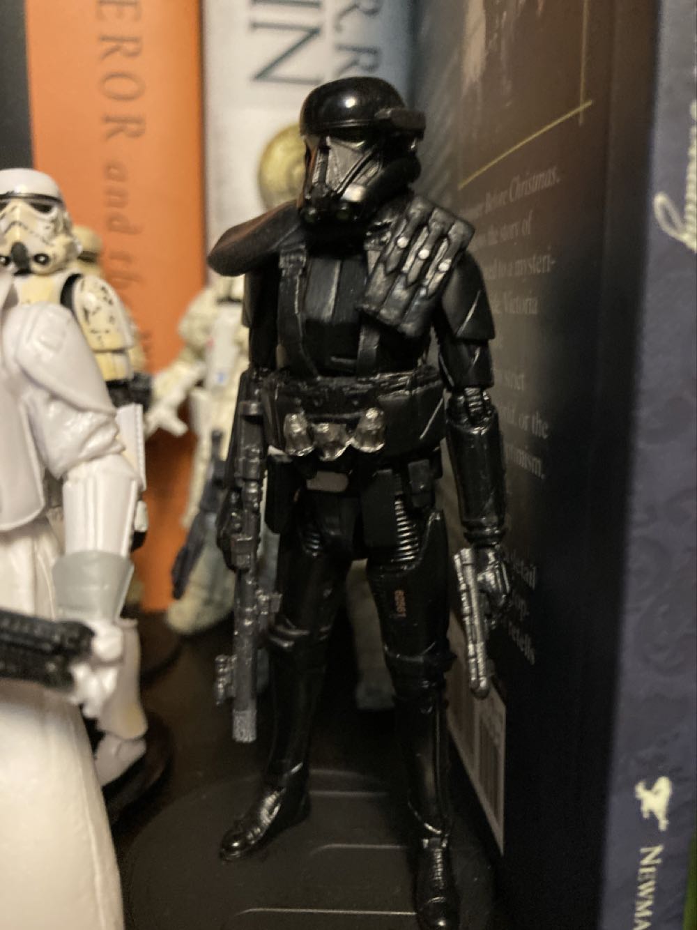 Imperial Death Trooper - Hasbro (Rogue One, A Star Wars Story) action figure collectible [Barcode 630509504152] - Main Image 4
