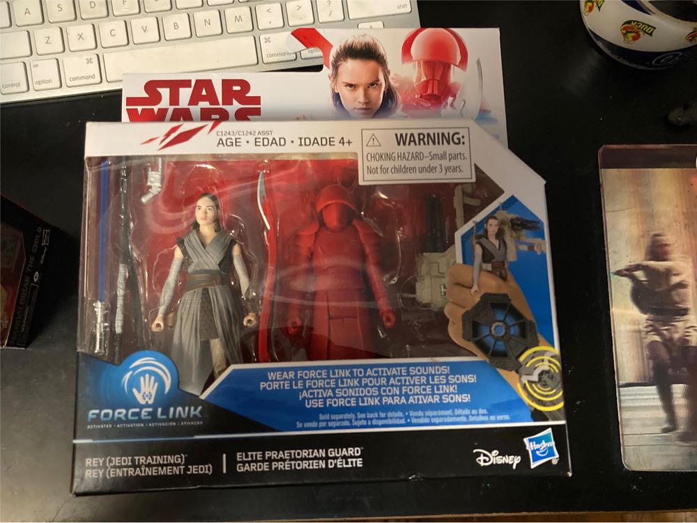 Rey (Jedi Training) and Elite Praetorian Guard - Star Wars Force Link - Disney / Hasbro (Star Wars) action figure collectible [Barcode 630509519491] - Main Image 3