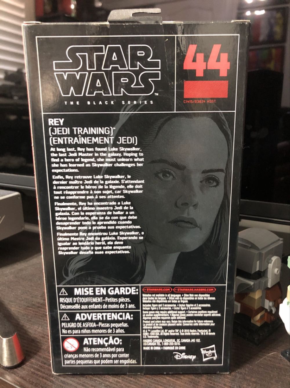 Rey (Jedi training) - Hasbro (Star Wars Black 6”) (Star Wars Black 6 inch) action figure collectible [Barcode 630509522279] - Main Image 3