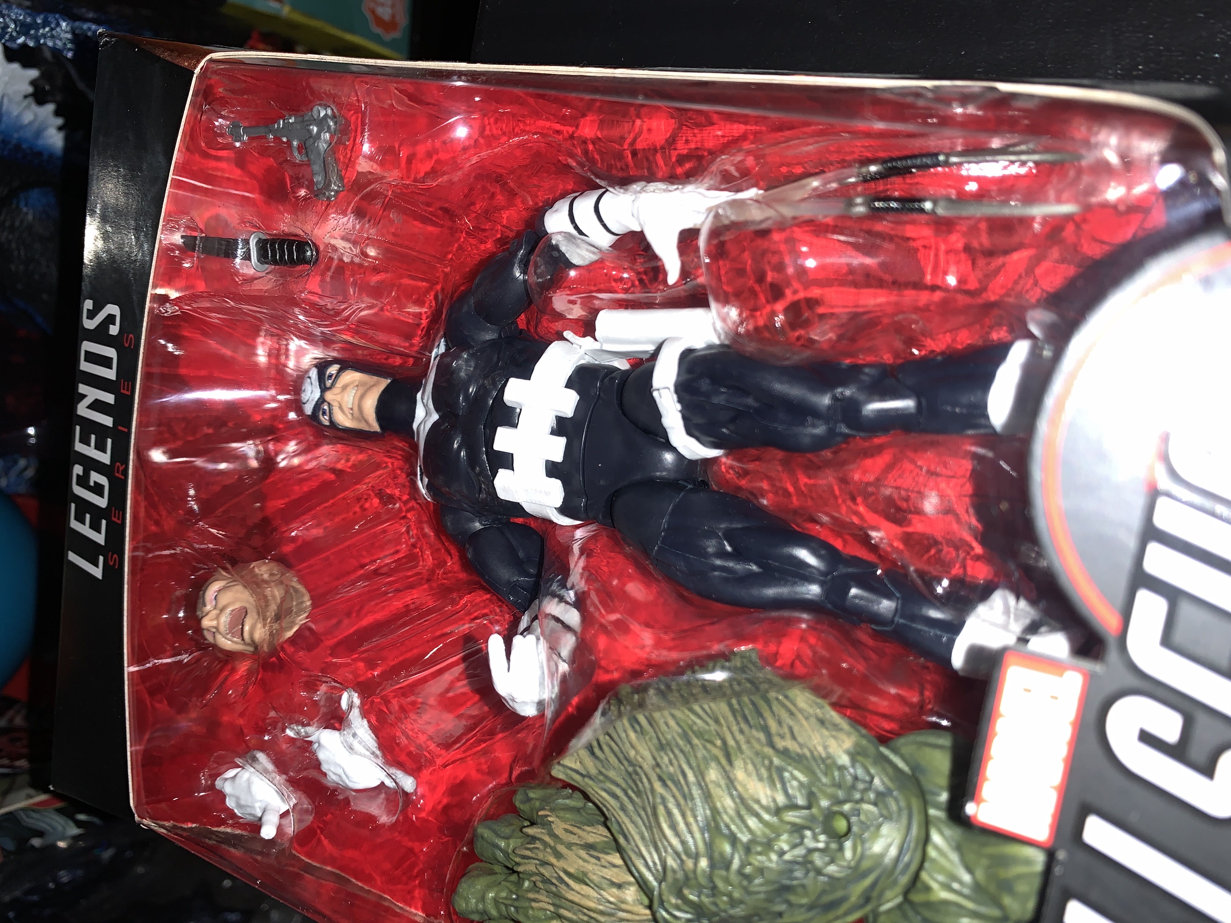 Marvel Legends Series: Bullseye - Hasbro (Marvel Legends Series: Man-Thing) action figure collectible [Barcode 630509526444] - Main Image 3