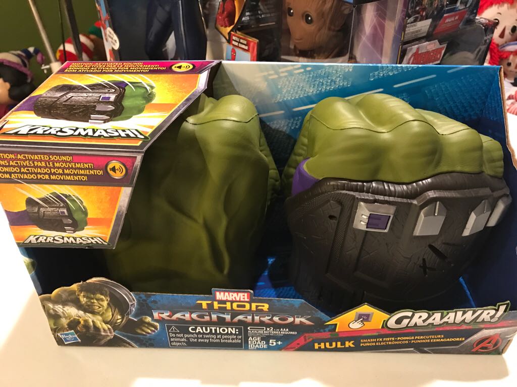 Thor Ragnarok Hulk Smash FX Fists  action figure collectible [Barcode 630509527120] - Main Image 1