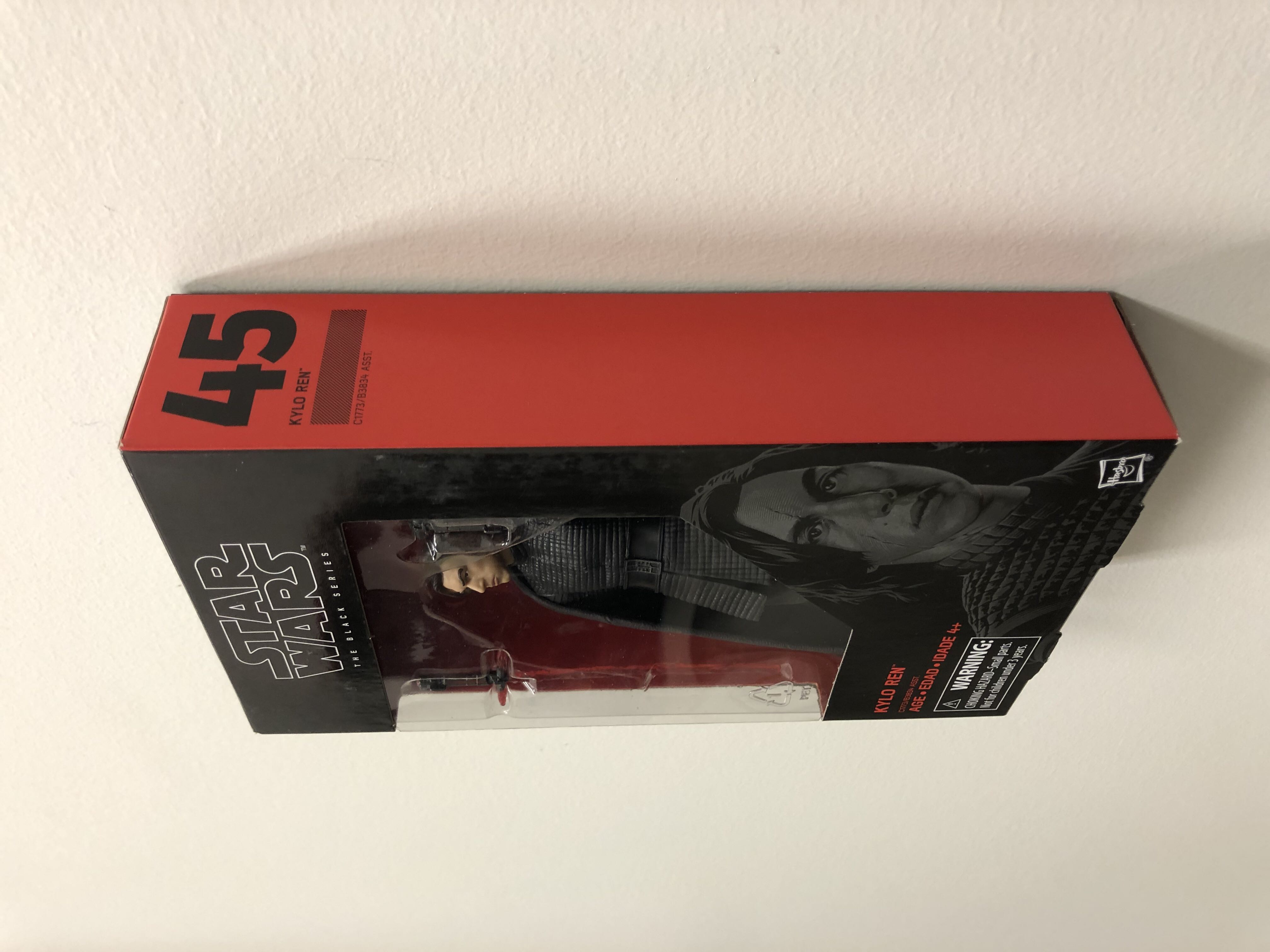 Kylo Ren - Disney / Hasbro (Black Series 6” 2015- 2020: Assortment) action figure collectible [Barcode 630509532230] - Main Image 3