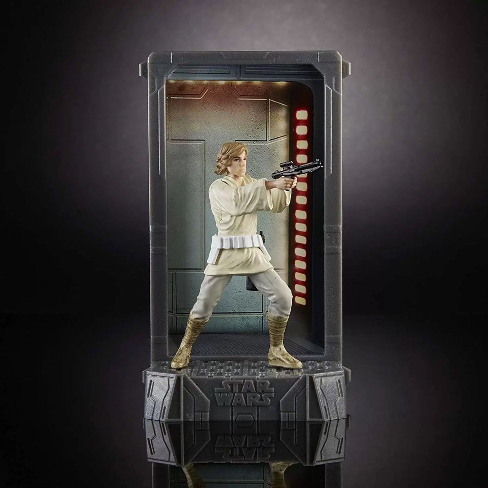 Luke Skywalker - Disney / Hasbro (Black Series 3.75” Titanium 2017: ANH 40th Anniversary) action figure collectible [Barcode 630509536511] - Main Image 4