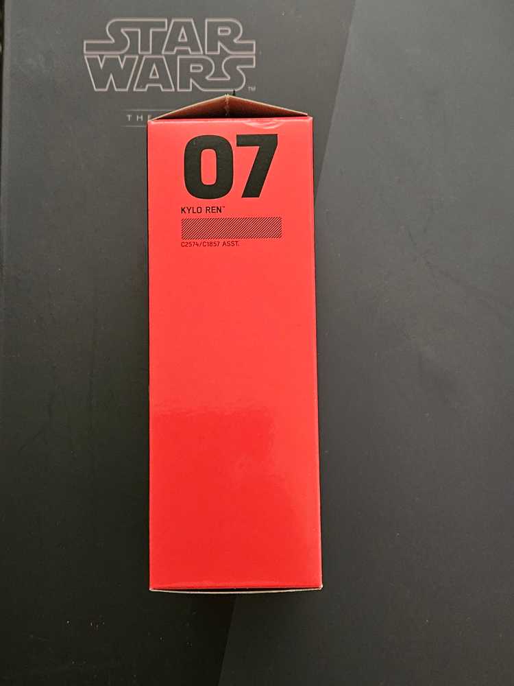 SW 07 Kylo Ren - Hasbro (Star Wars The Black Series 40th Anniversary) action figure collectible [Barcode 630509552542] - Main Image 3