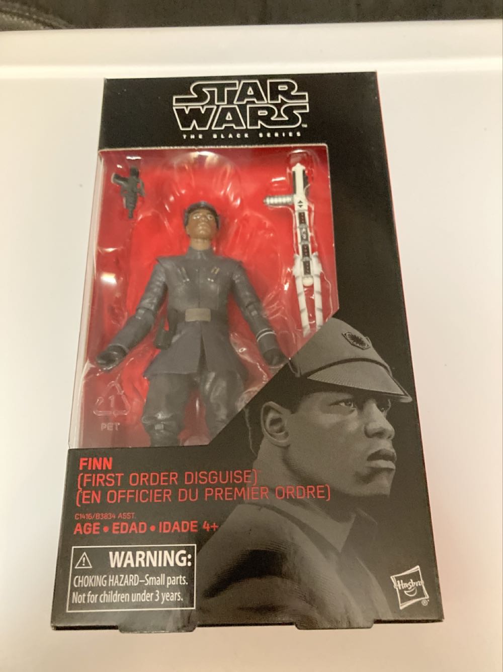 Red Box # 51 Finn (First Order Disguise) - Hasbro (Star Wars Episode VIII The Last Jedi) action figure collectible [Barcode 630509588534] - Main Image 4