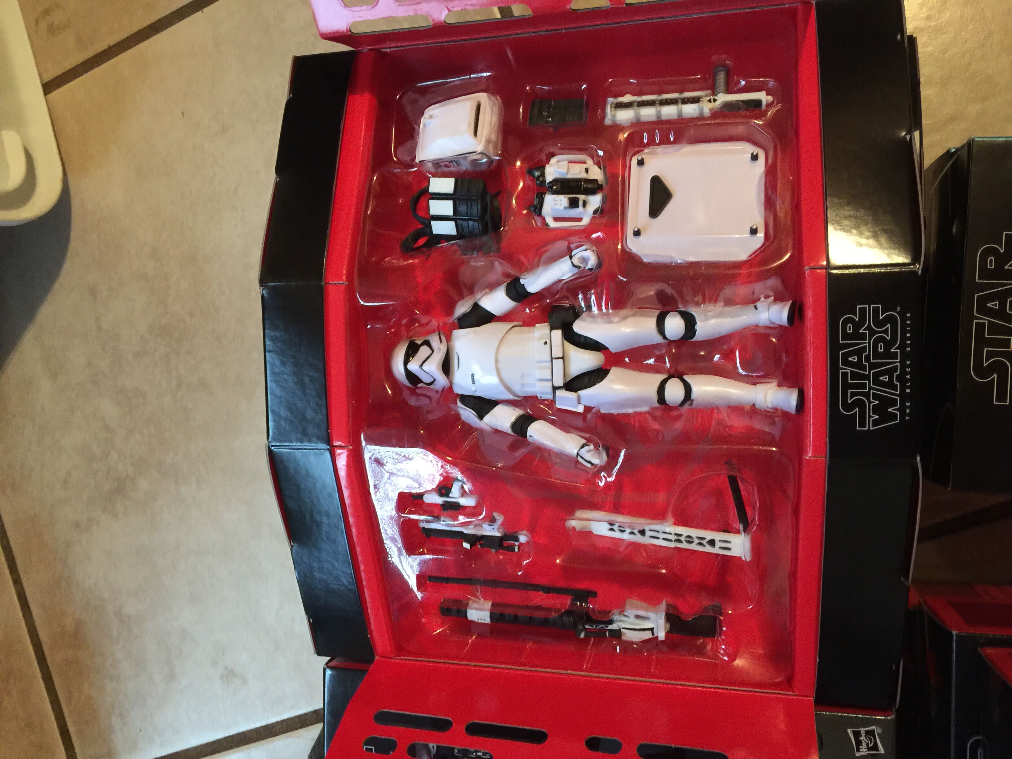 First Order Stormtrooper With Gear - Hasbro (SW BS Exclusive 2015-2020) action figure collectible [Barcode 630509602872] - Main Image 3