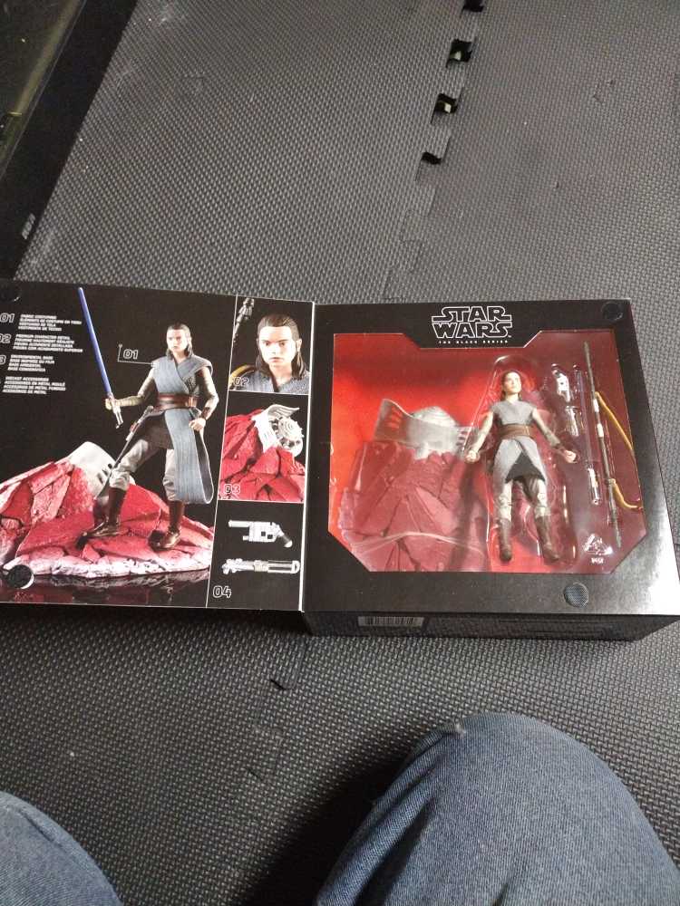Star Wars The Black Series Rey (Jedi Training) (Toys R Us Exclusive) - Hasbro (Black Series (Toys R Us Exclusive)) action figure collectible [Barcode 630509615810] - Main Image 4