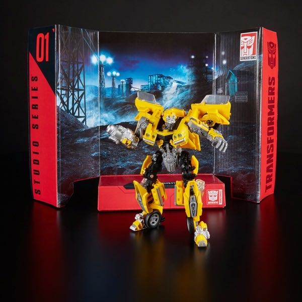 01 Bumblebee: Transformers Studio Series Deluxe Class - Hasbro (Studio Series Deluxe Class 01) action figure collectible [Barcode 630509629008] - Main Image 4