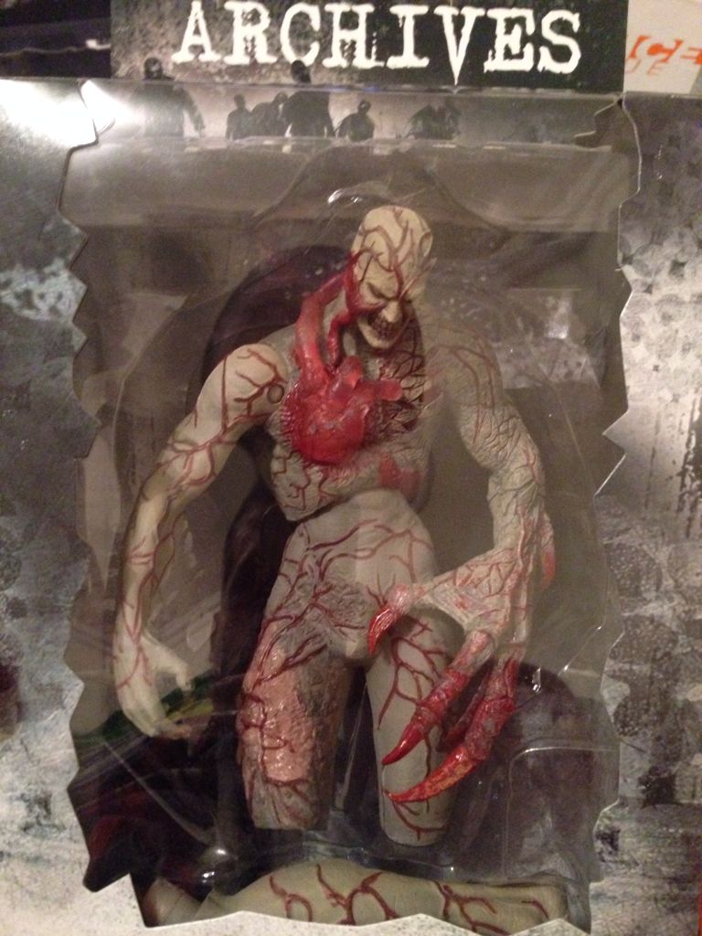 Tyrant - Neca action figure collectible [Barcode 634482392560] - Main Image 2