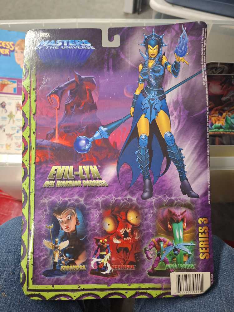 Masters Of The Universe - Evil Lyn - Neca action figure collectible [Barcode 634482394441] - Main Image 2