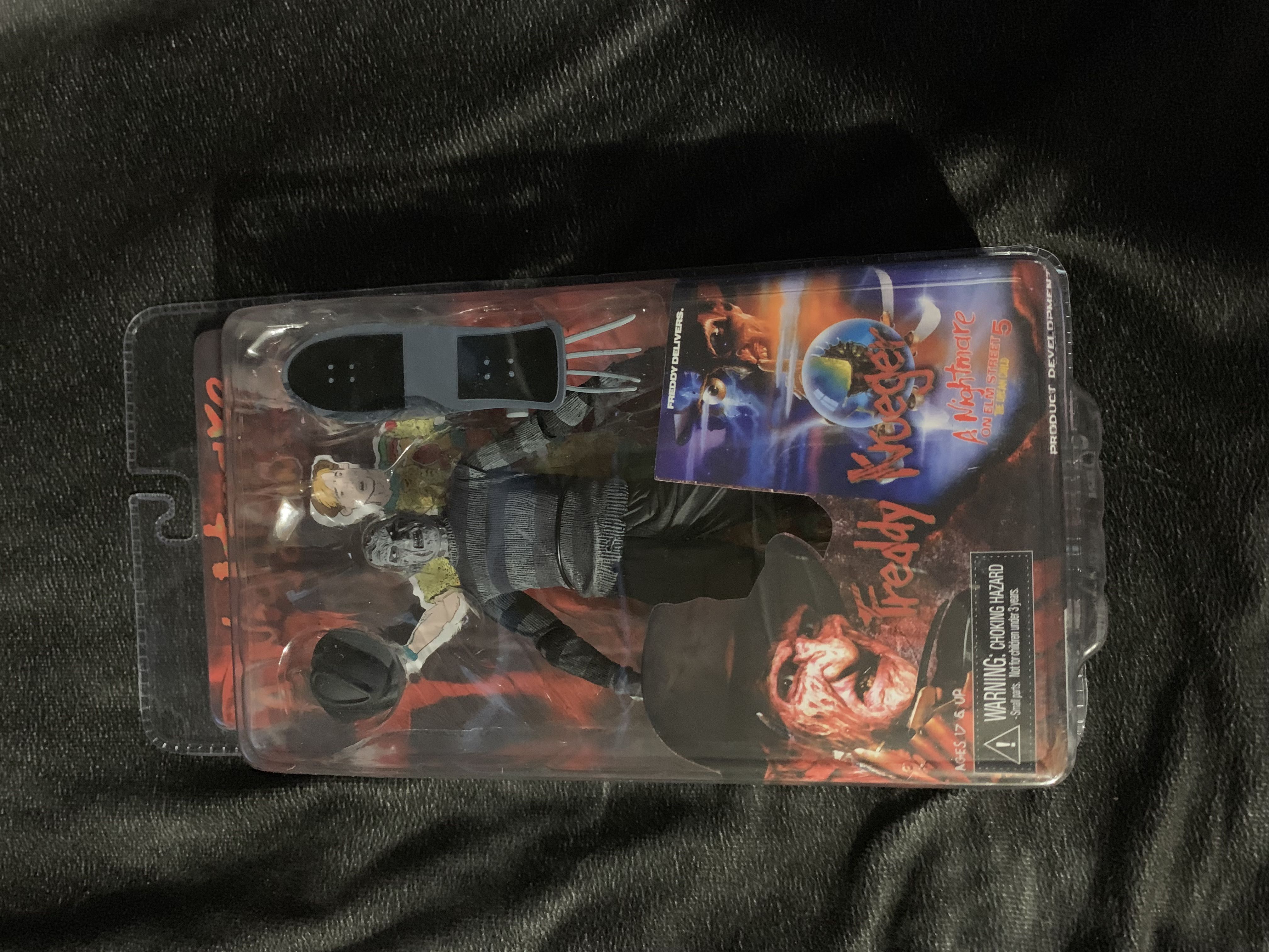 Freddy Krueger (SDCC 2012) - Neca (A Nightmare On Elm Street) action figure collectible [Barcode 634482398142] - Main Image 3