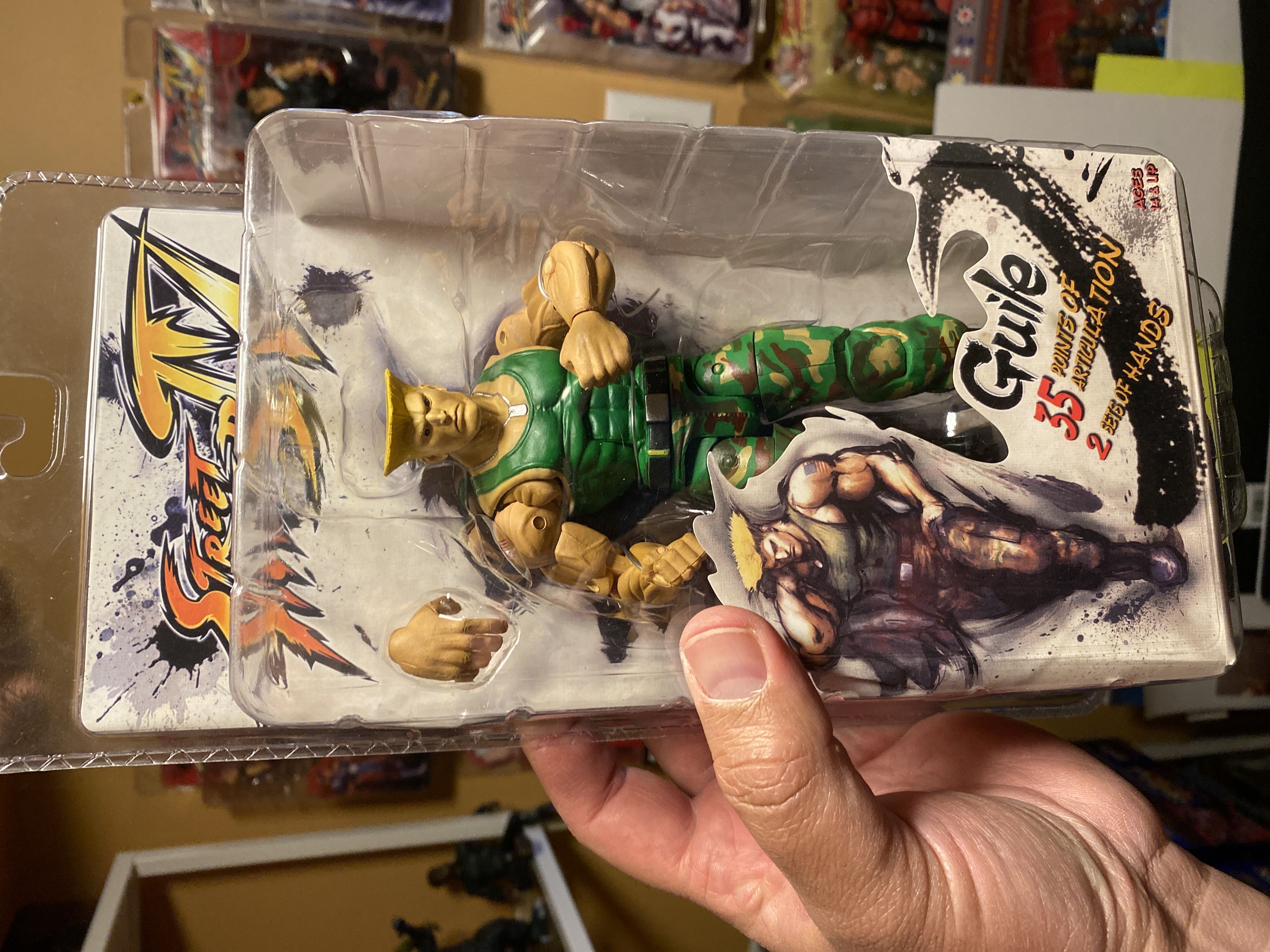 Street Fighter 4 Round 2: Guile - Neca (Street Fighter) action figure collectible [Barcode 634482446393] - Main Image 2